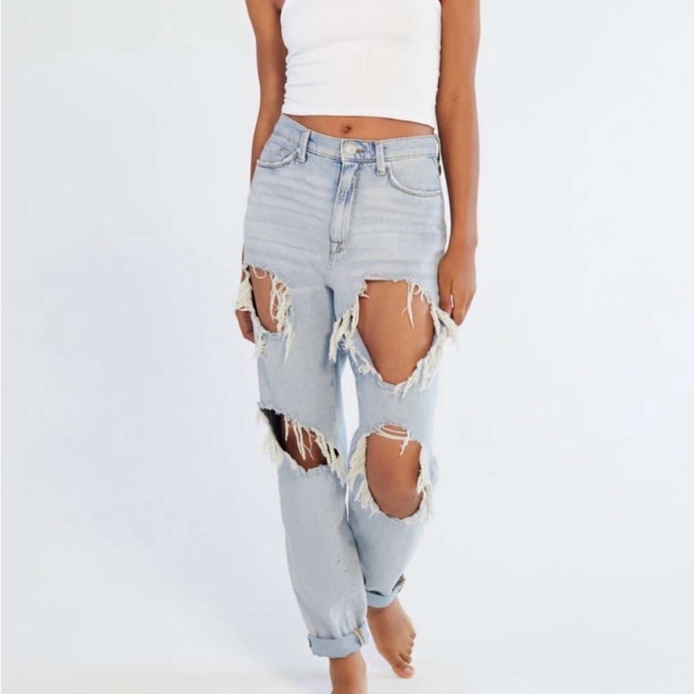 BDG Urban Outfitters high rise highly distressed high rise mom EUC Jean 30